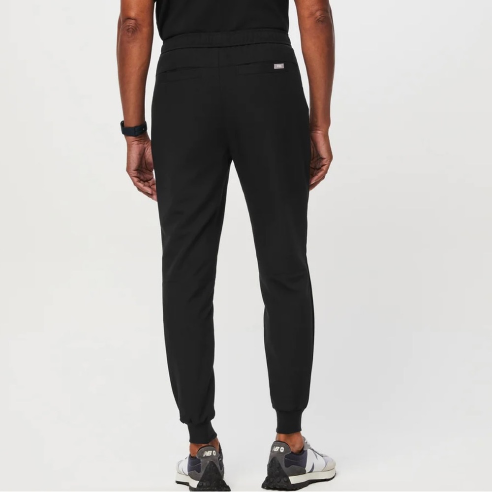 FiGS Scrubs Technical Collection Joggers - Picture 2 of 6